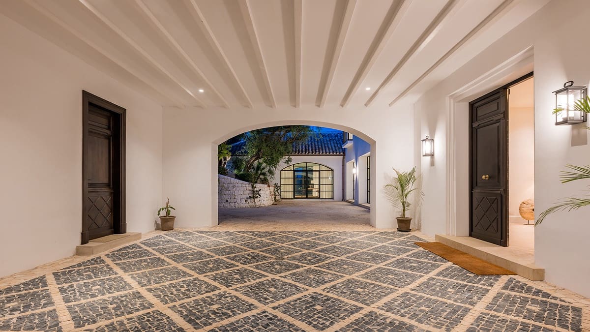 6 soverom Villa til salgs i Golden Mile med svømmebasseng - € 17 500 000 (Ref: 9256968)