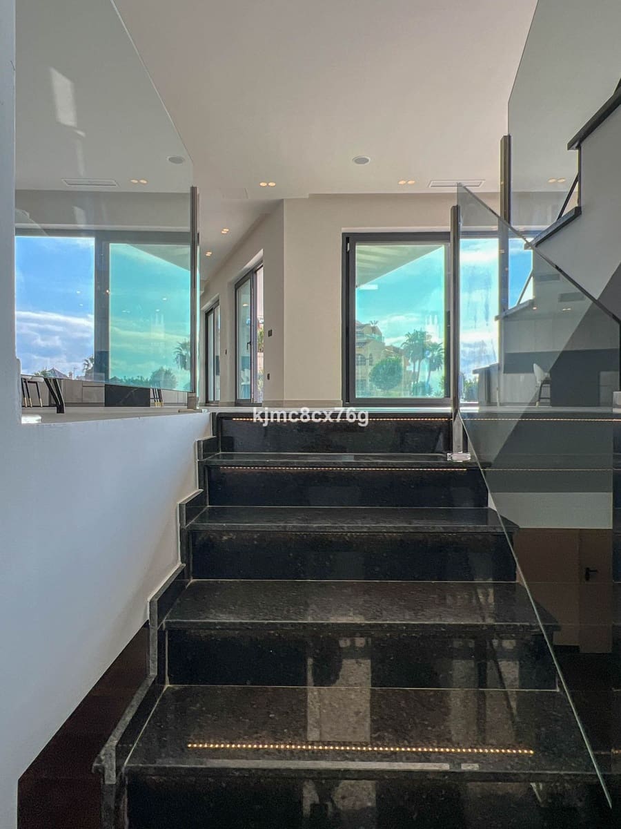 5 soveværelse Villa til salg i El Faro med swimmingpool garage - € 4.114.000 (Ref: 9256971)