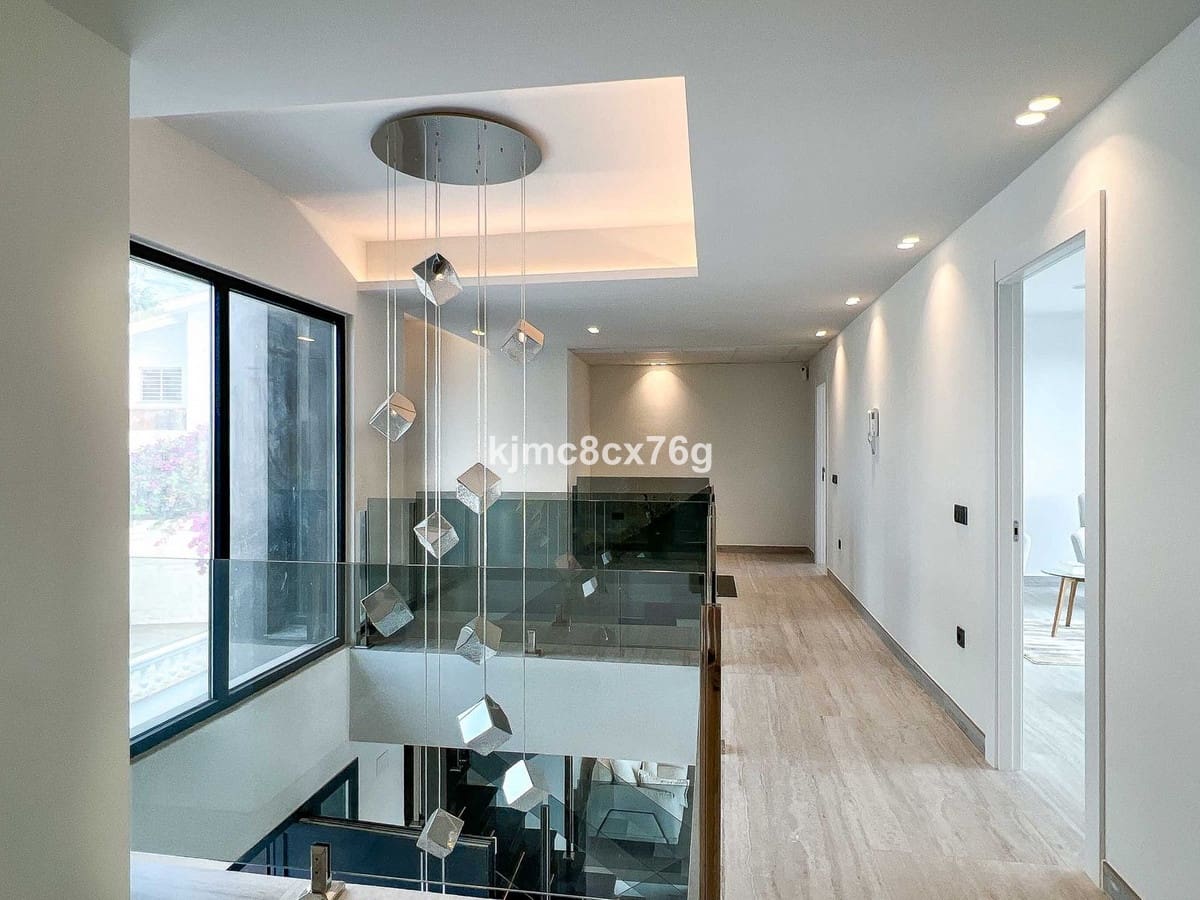 5 soveværelse Villa til salg i El Faro med swimmingpool garage - € 4.114.000 (Ref: 9256971)