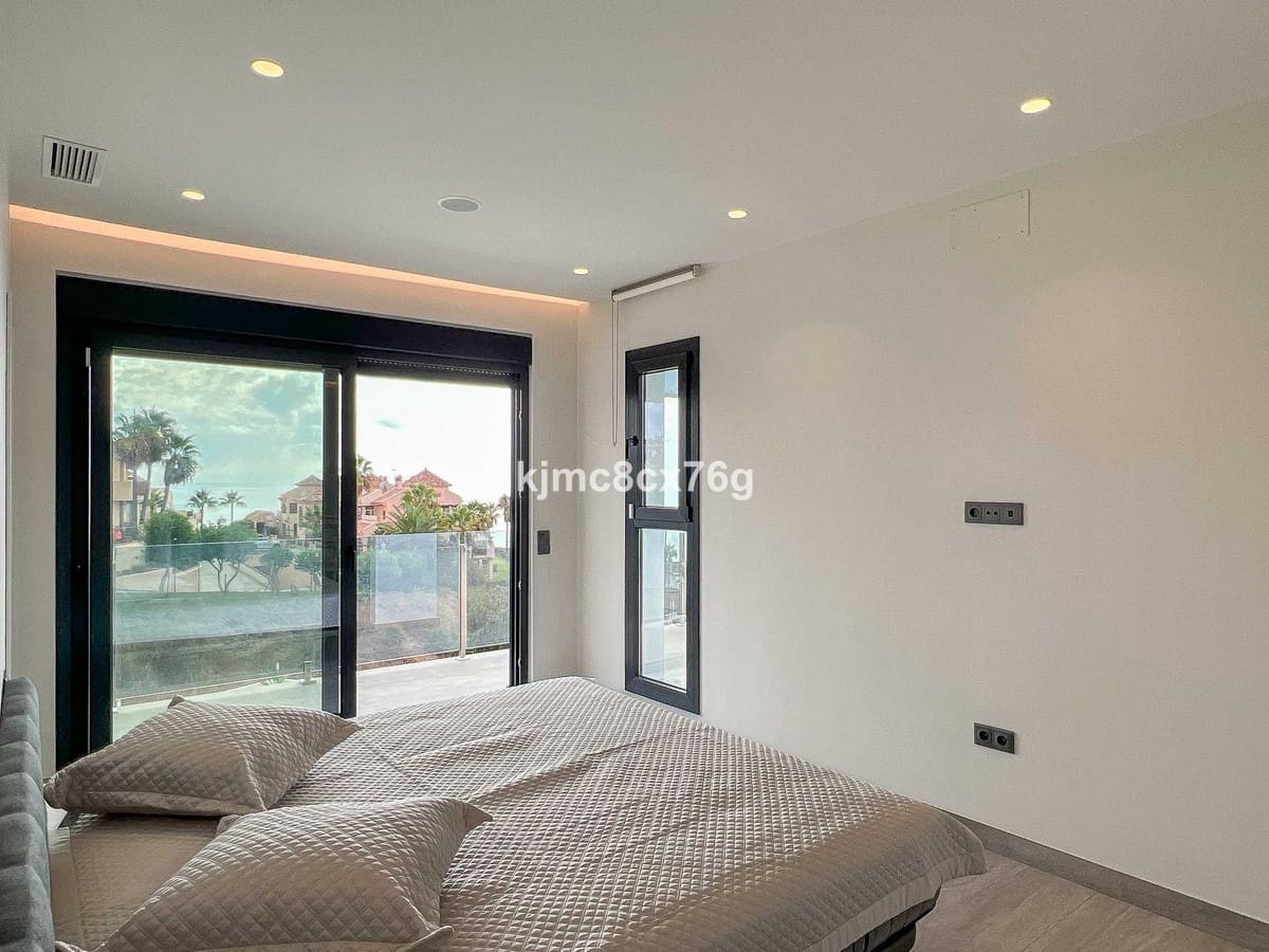 5 soveværelse Villa til salg i El Faro med swimmingpool garage - € 4.114.000 (Ref: 9256971)