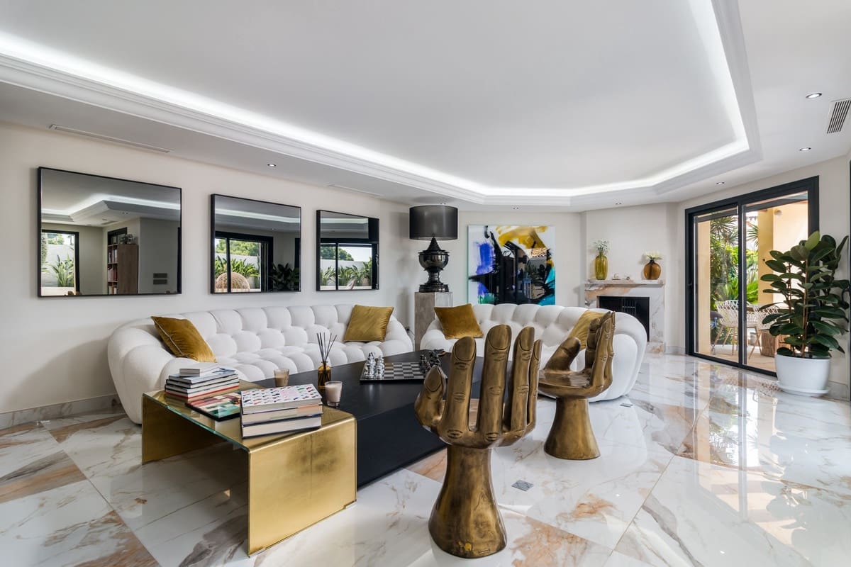 4 slaapkamer Villa te koop in Nueva Andalucia met zwembad - € 3.150.000 (Ref: 9256981)