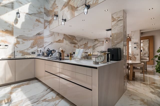 4 slaapkamer Villa te koop in Las Brisas, Marbella met zwembad - € 3.150.000 (Ref: 9256981)