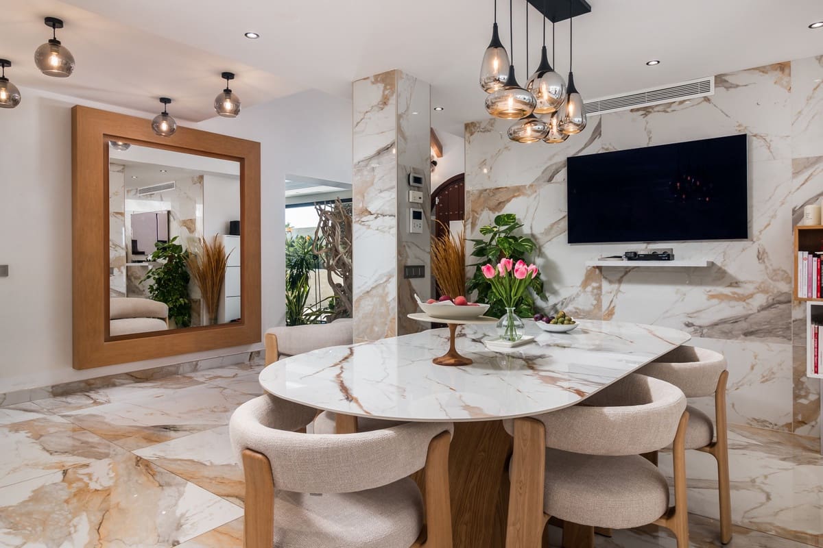 4 slaapkamer Villa te koop in Nueva Andalucia met zwembad - € 3.150.000 (Ref: 9256981)