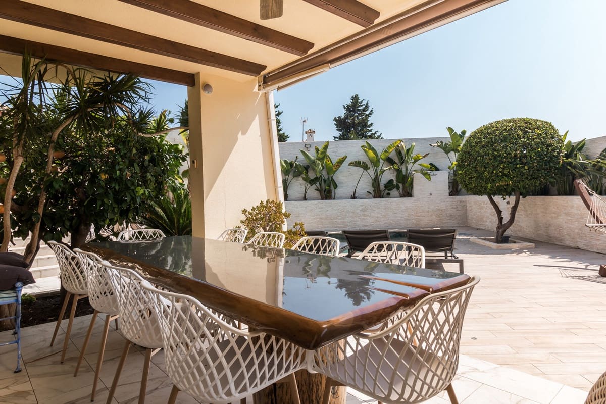 4 slaapkamer Villa te koop in Nueva Andalucia met zwembad - € 3.150.000 (Ref: 9256981)