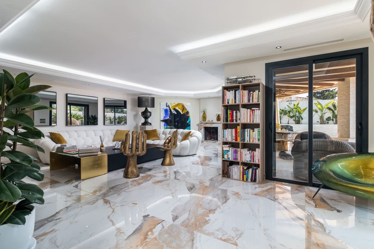 4 slaapkamer Villa te koop in Nueva Andalucia met zwembad - € 3.150.000 (Ref: 9256981)