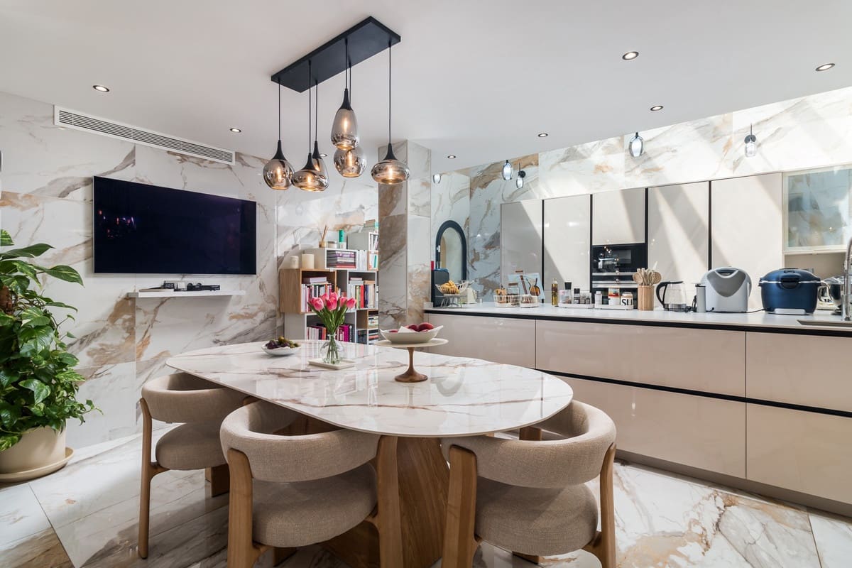 4 slaapkamer Villa te koop in Nueva Andalucia met zwembad - € 3.150.000 (Ref: 9256981)