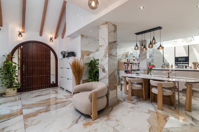4 slaapkamer Villa te koop in Las Brisas, Marbella met zwembad - € 3.150.000 (Ref: 9256981)