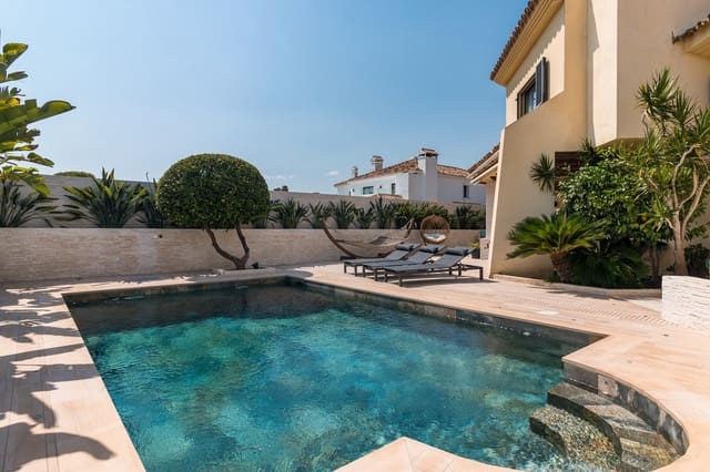 4 slaapkamer Villa te koop in Las Brisas, Marbella met zwembad - € 3.150.000 (Ref: 9256981)