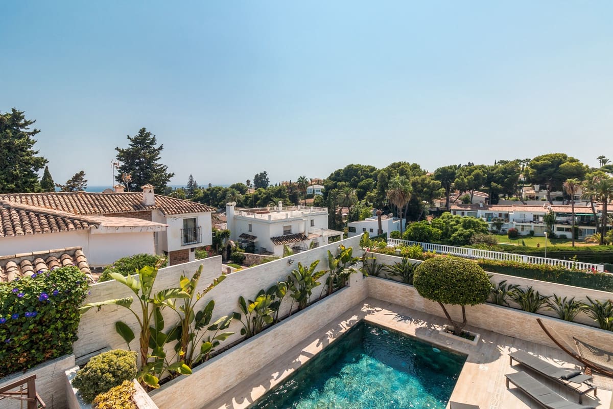 4 slaapkamer Villa te koop in Nueva Andalucia met zwembad - € 3.150.000 (Ref: 9256981)