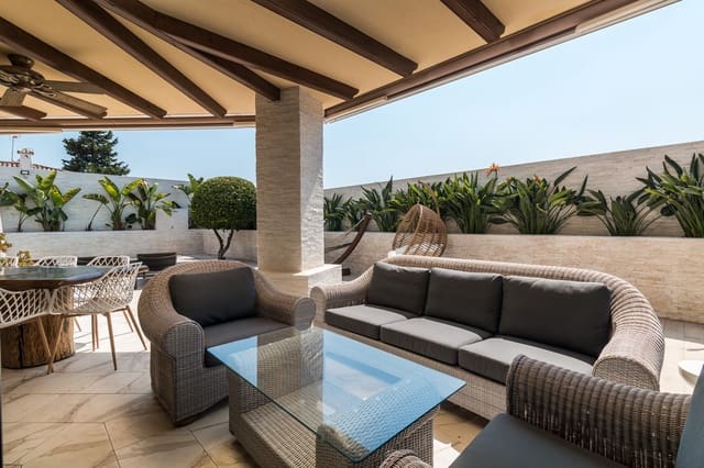 4 slaapkamer Villa te koop in Las Brisas, Marbella met zwembad - € 3.150.000 (Ref: 9256981)