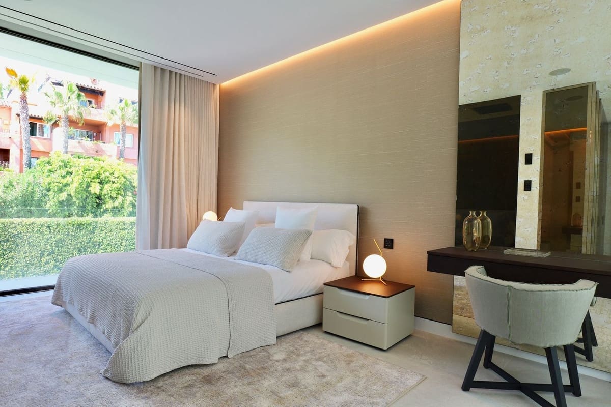 5 soverom Villa til salgs i Golden Mile med svømmebasseng garasje - € 11 300 000 (Ref: 9256986)