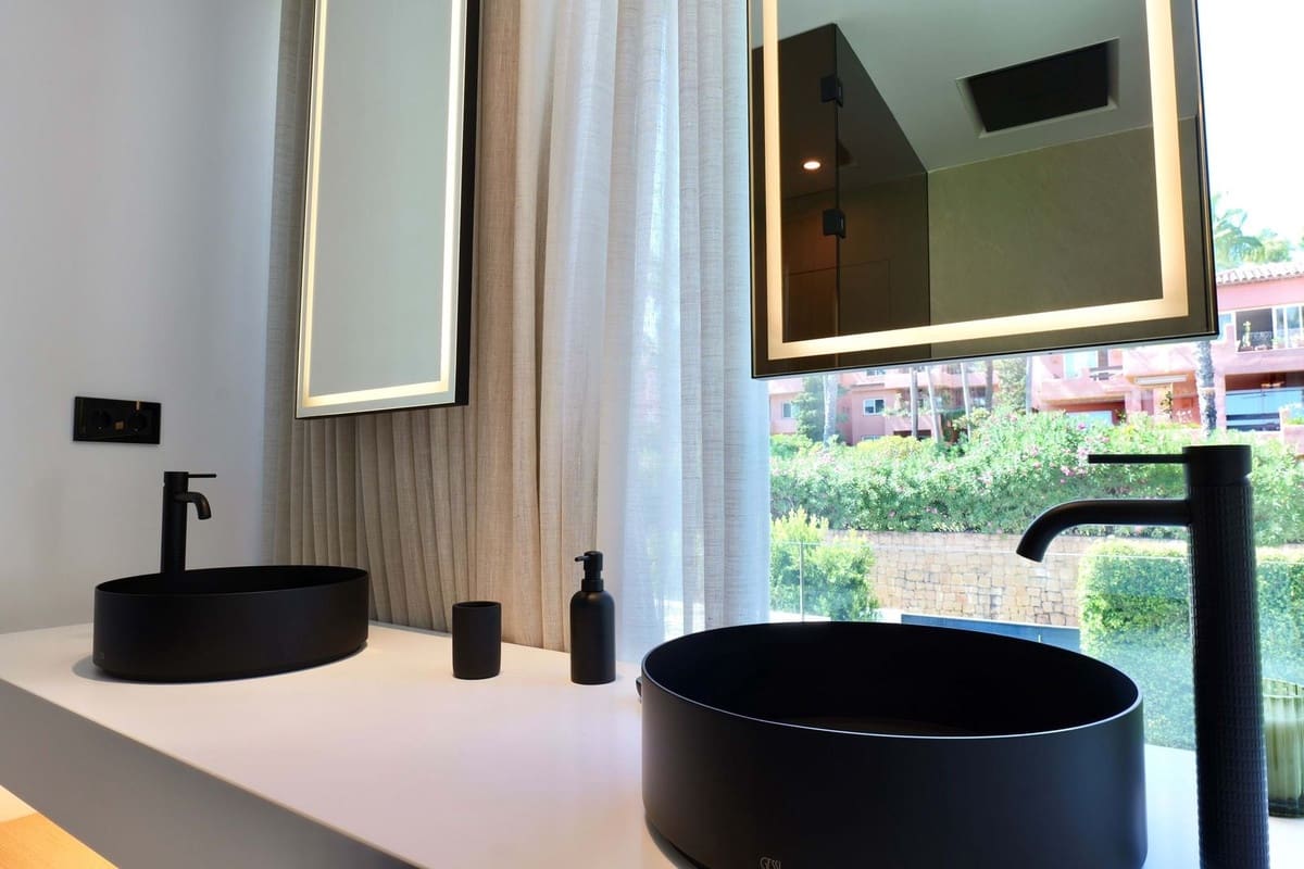 5 soverom Villa til salgs i Golden Mile med svømmebasseng garasje - € 11 300 000 (Ref: 9256986)