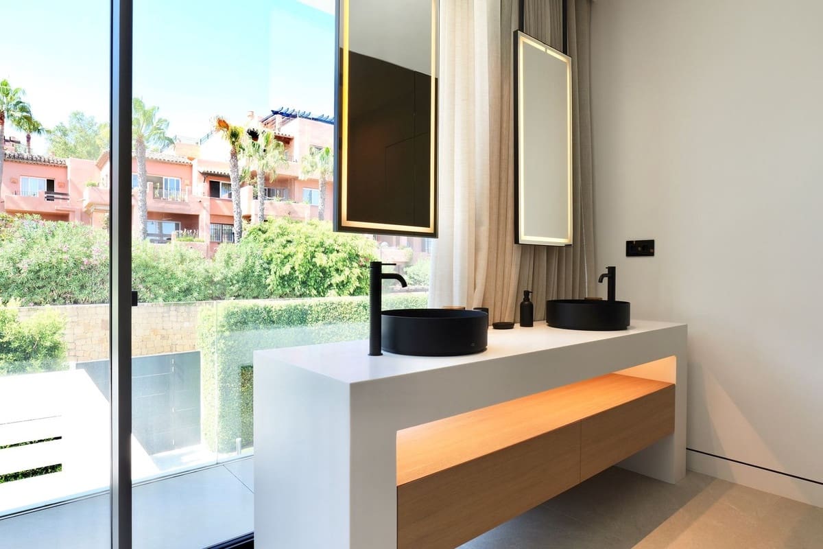 5 soverom Villa til salgs i Golden Mile med svømmebasseng garasje - € 11 300 000 (Ref: 9256986)