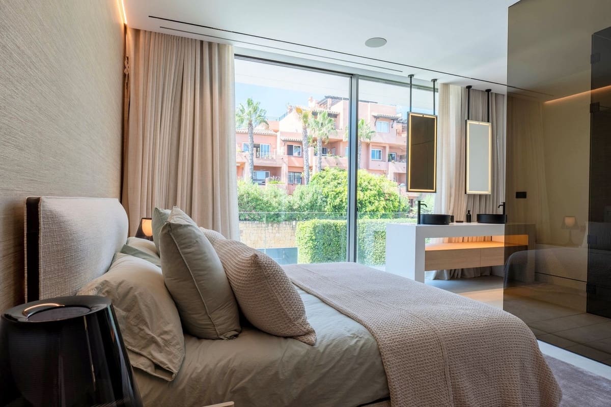 5 soverom Villa til salgs i Golden Mile med svømmebasseng garasje - € 11 300 000 (Ref: 9256986)