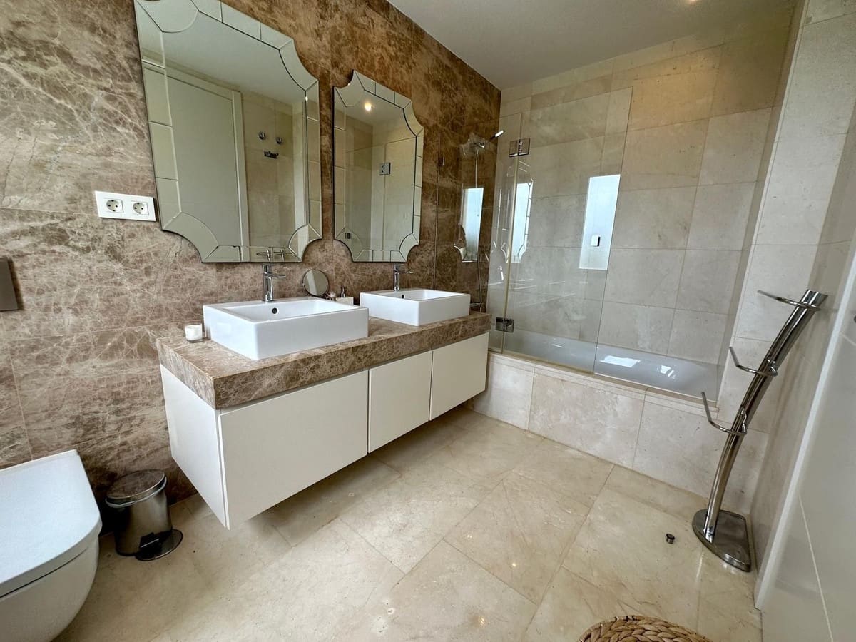 5 soverom Villa til salgs i Marbella med svømmebasseng garasje - € 3 950 000 (Ref: 9275964)