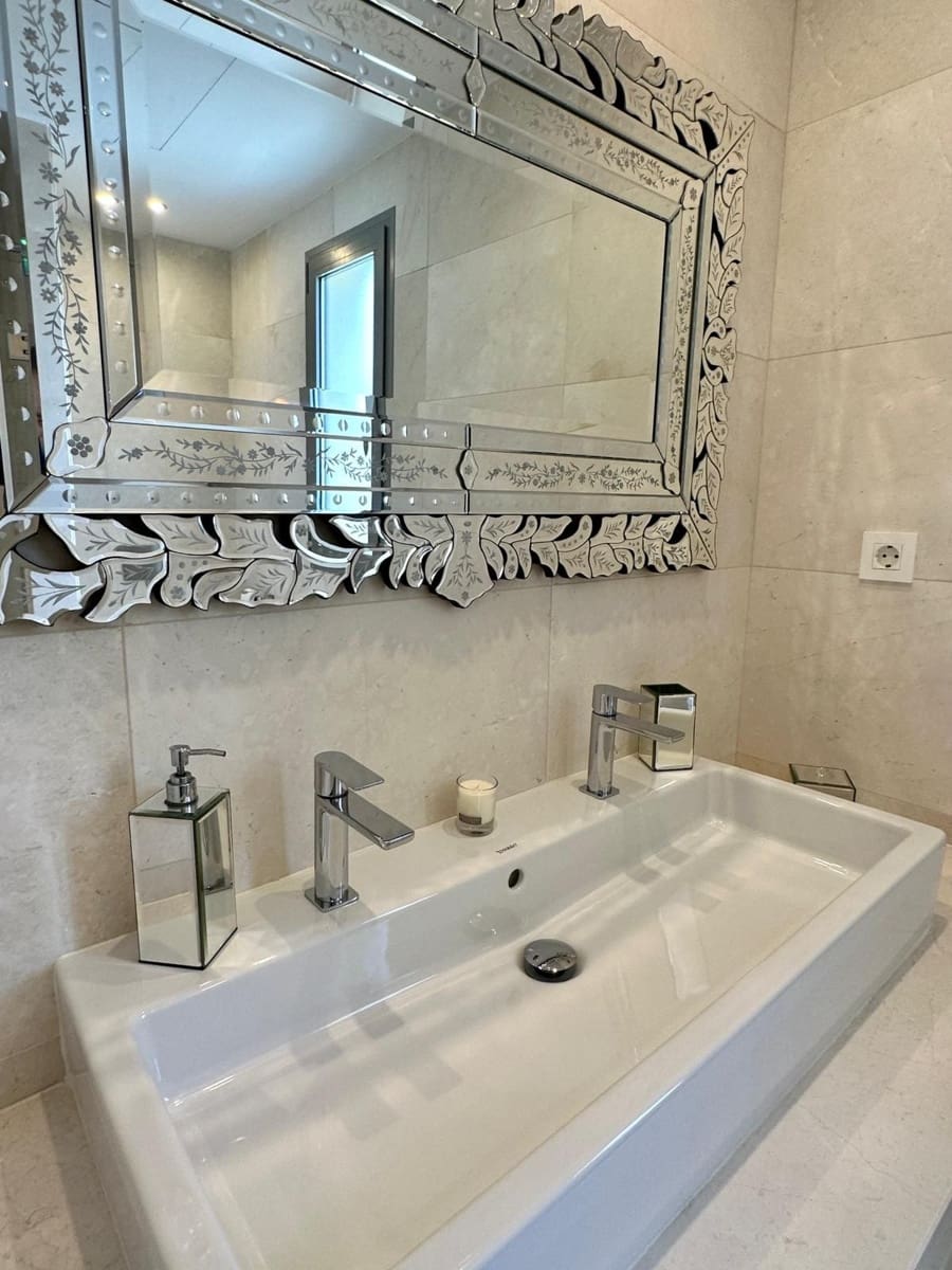 5 soverom Villa til salgs i Marbella med svømmebasseng garasje - € 3 950 000 (Ref: 9275964)