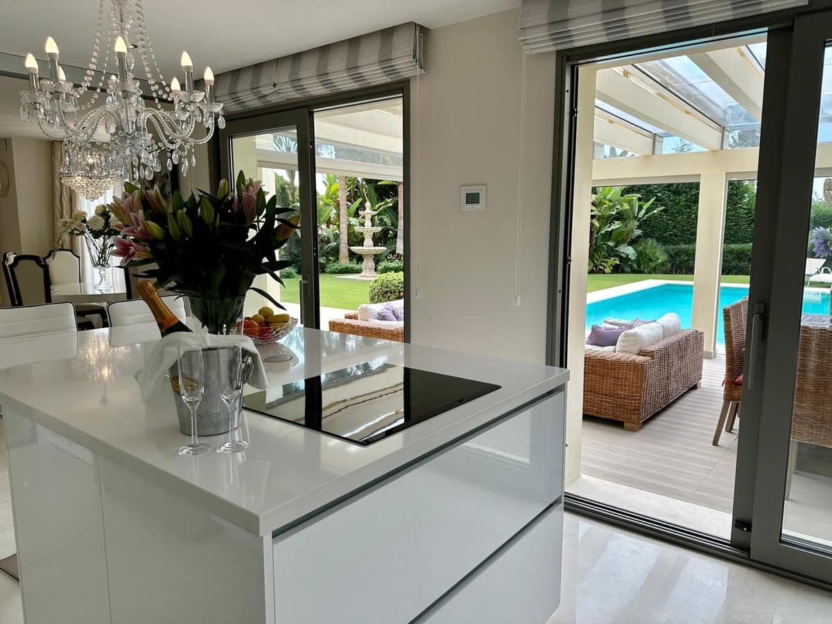 5 soverom Villa til salgs i Marbella med svømmebasseng garasje - € 3 950 000 (Ref: 9275964)