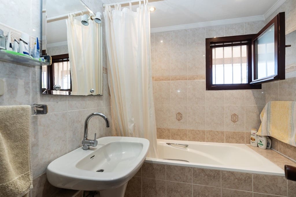 6 soverom Villa til salgs i Carib Playa med svømmebasseng garasje - € 3 950 000 (Ref: 9285476)