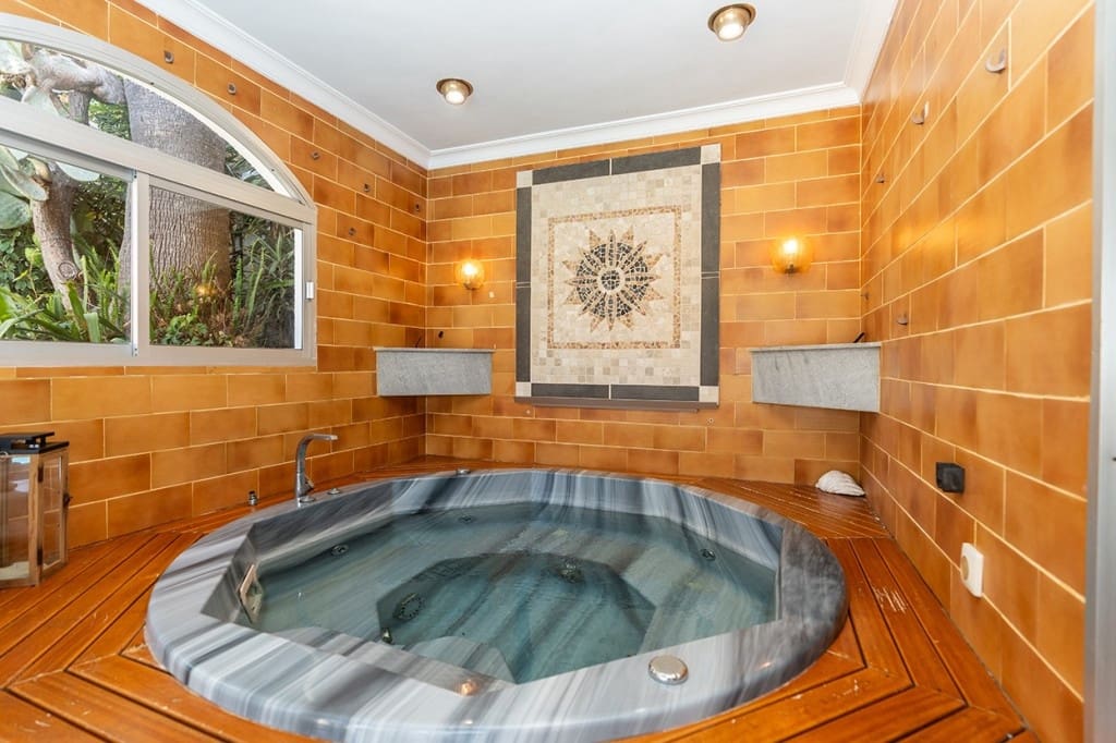 6 soverom Villa til salgs i Carib Playa med svømmebasseng garasje - € 3 950 000 (Ref: 9285476)