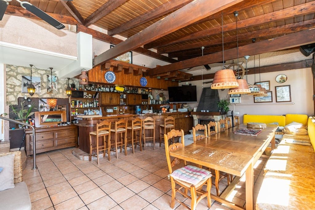 6 soverom Villa til salgs i Carib Playa med svømmebasseng garasje - € 3 950 000 (Ref: 9285476)