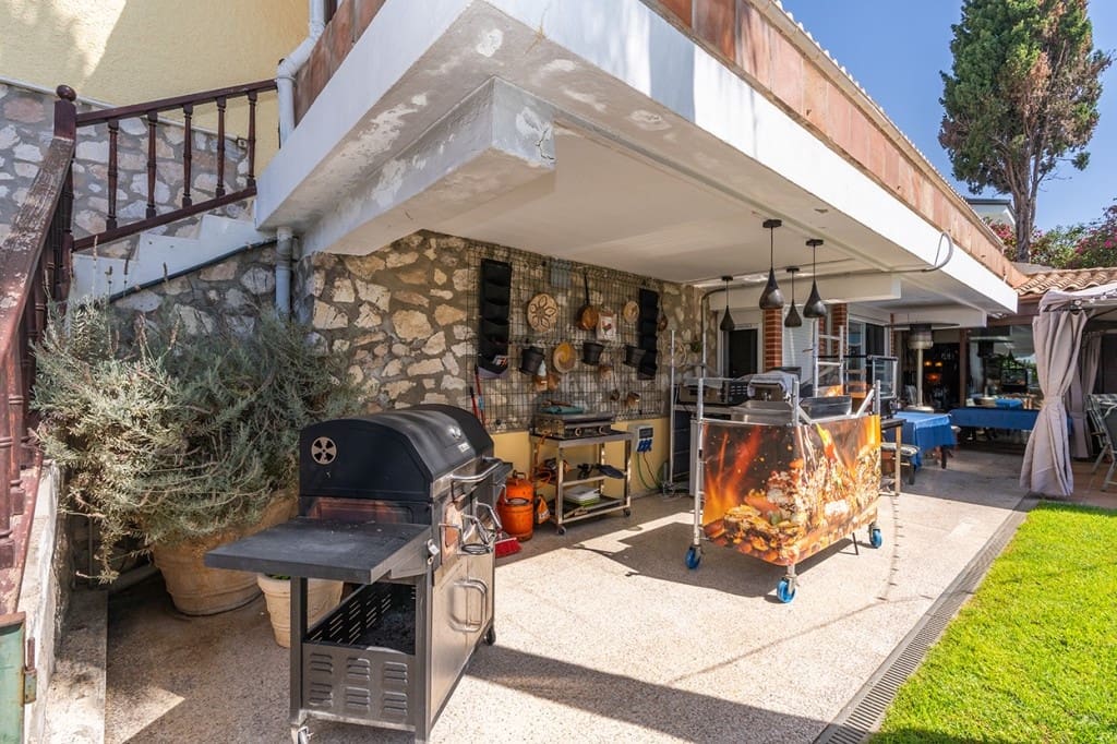 6 soverom Villa til salgs i Carib Playa med svømmebasseng garasje - € 3 950 000 (Ref: 9285476)