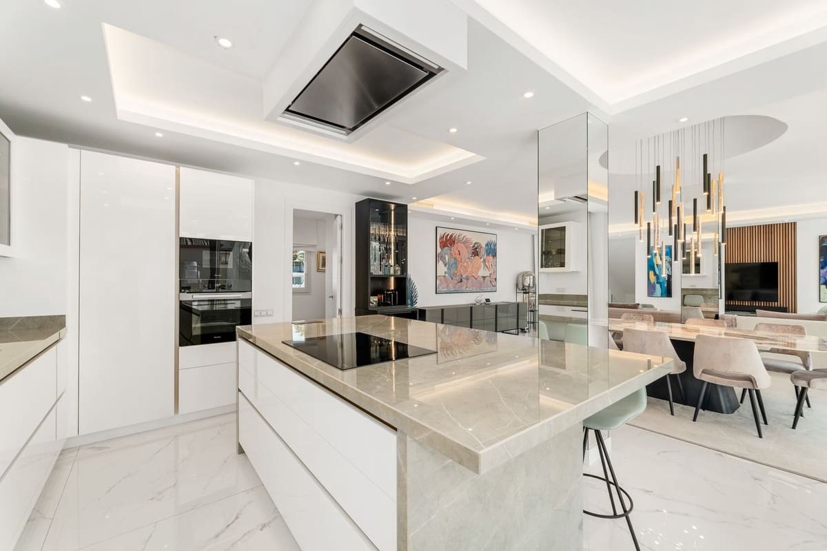 4 sovrum Studio till salu i Puerto Banus med pool - 3 200 000 € (Ref: 9285483)