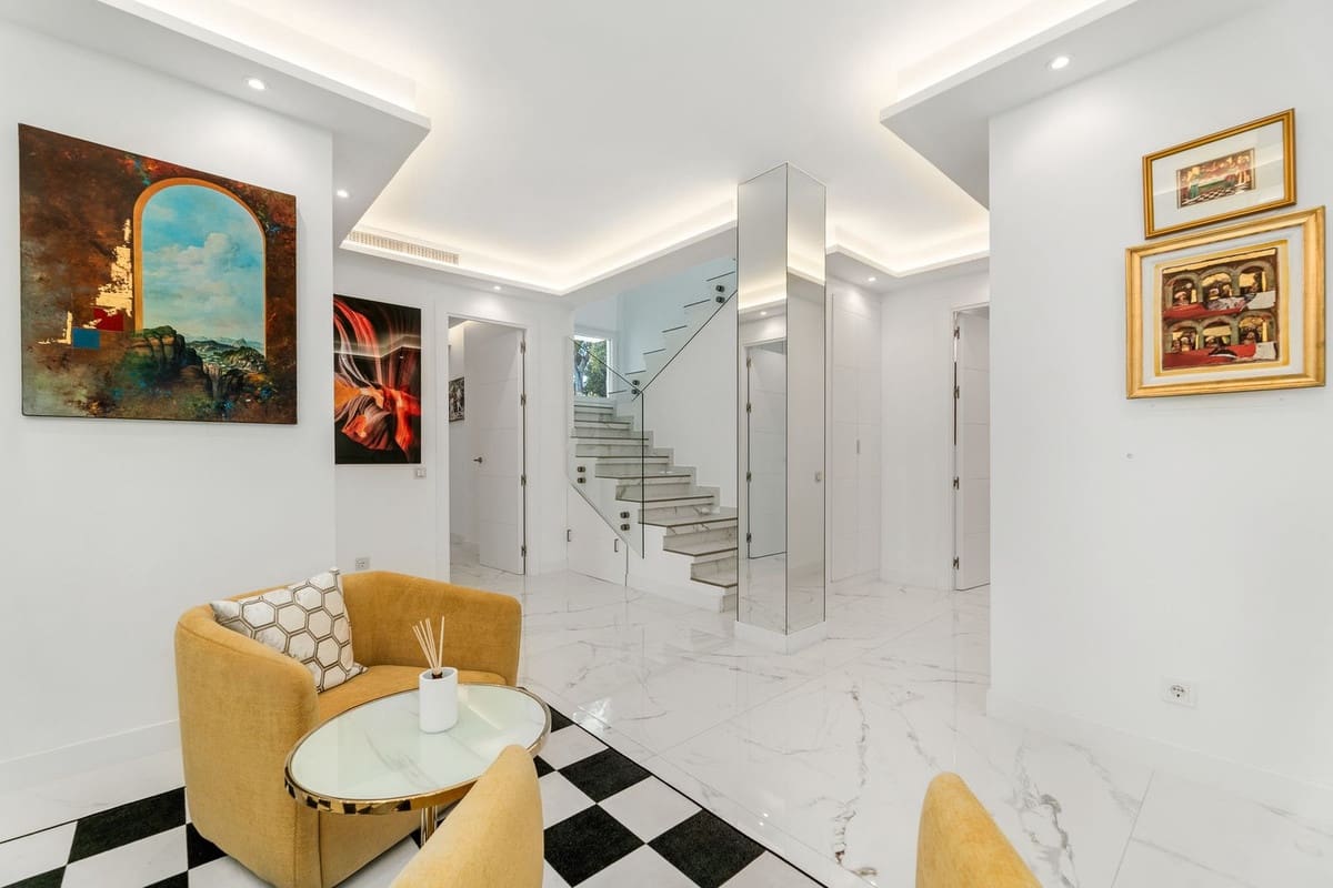 4 sovrum Studio till salu i Puerto Banus med pool - 3 200 000 € (Ref: 9285483)