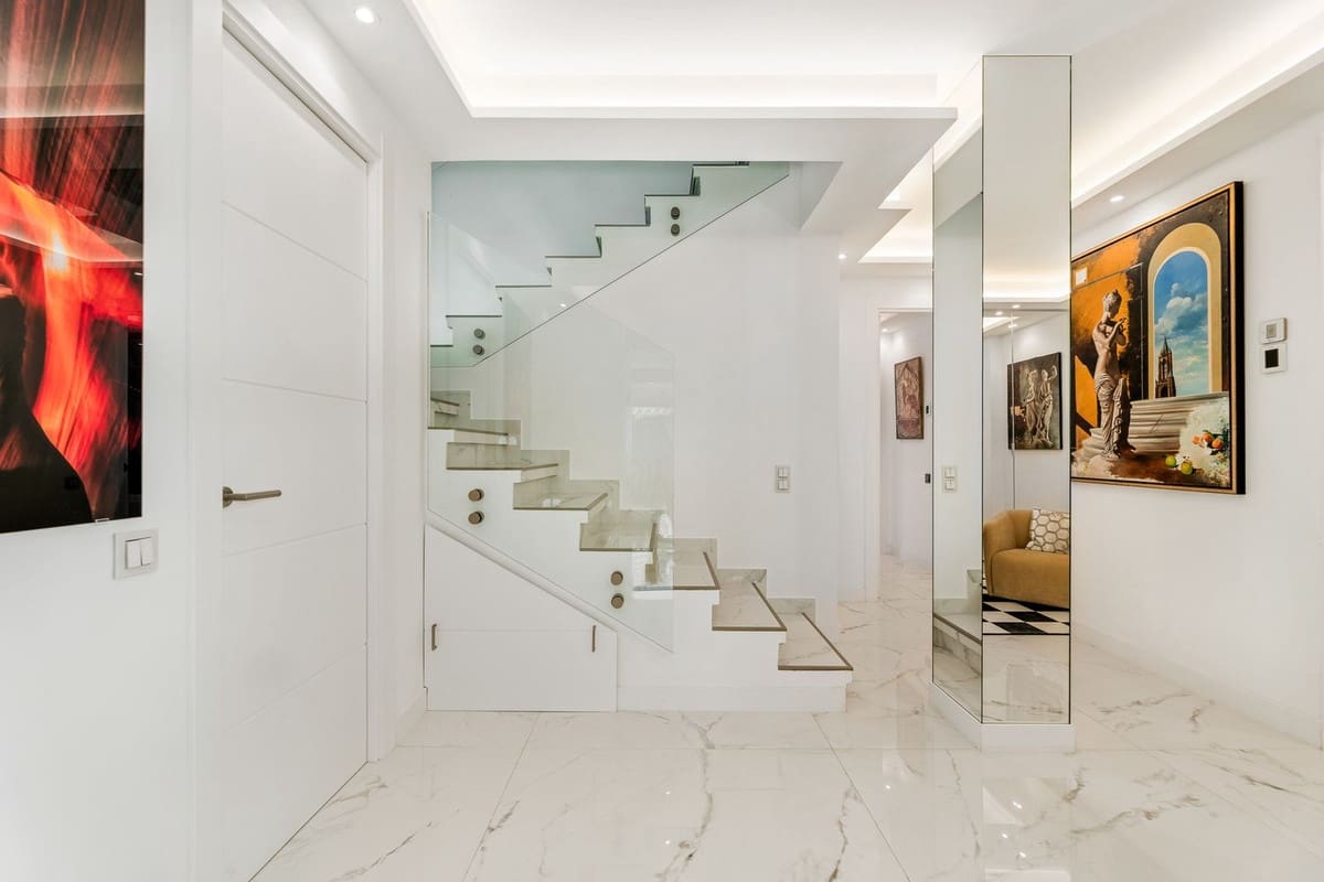 4 sovrum Studio till salu i Puerto Banus med pool - 3 200 000 € (Ref: 9285483)