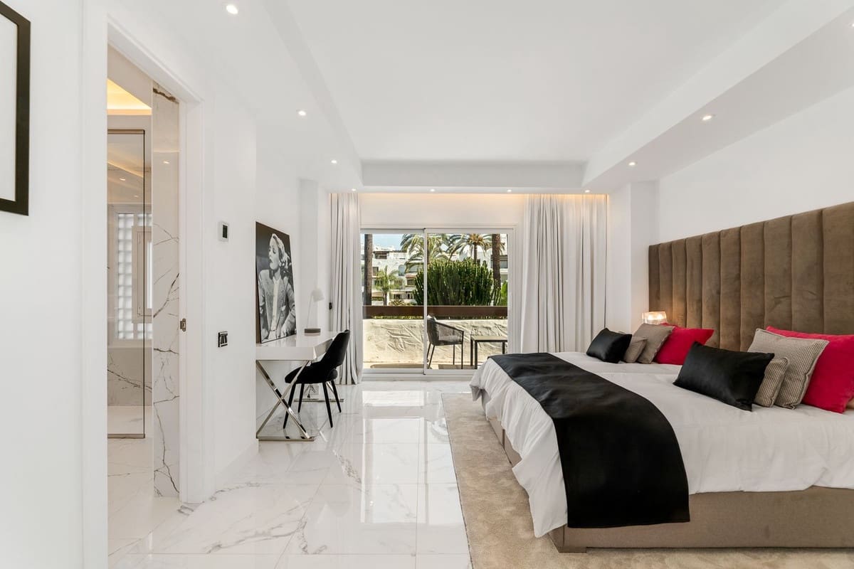 4 sovrum Studio till salu i Puerto Banus med pool - 3 200 000 € (Ref: 9285483)