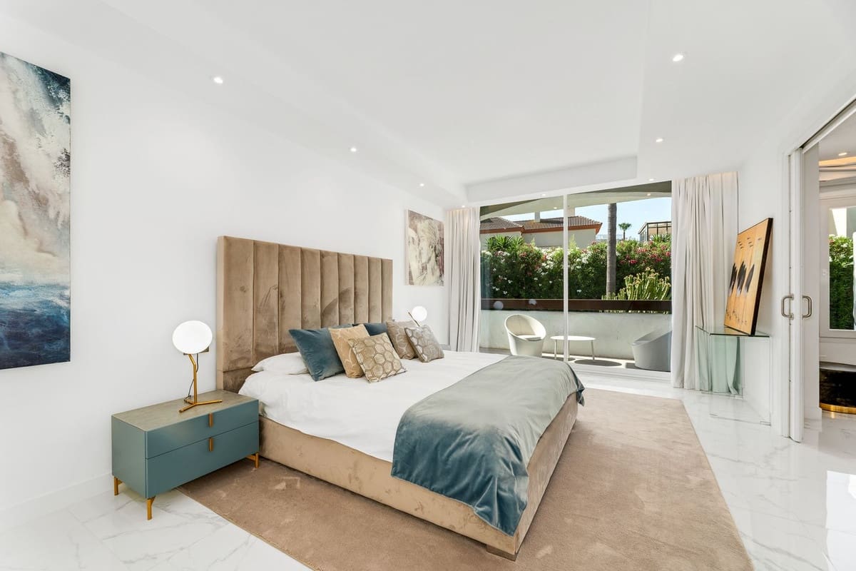 4 sovrum Studio till salu i Puerto Banus med pool - 3 200 000 € (Ref: 9285483)