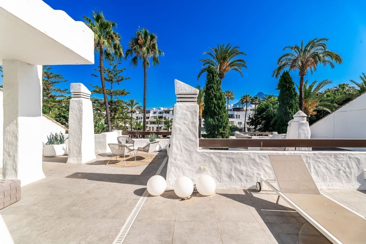 4 sovrum Studio till salu i Puerto Banus med pool - 3 200 000 € (Ref: 9285483)