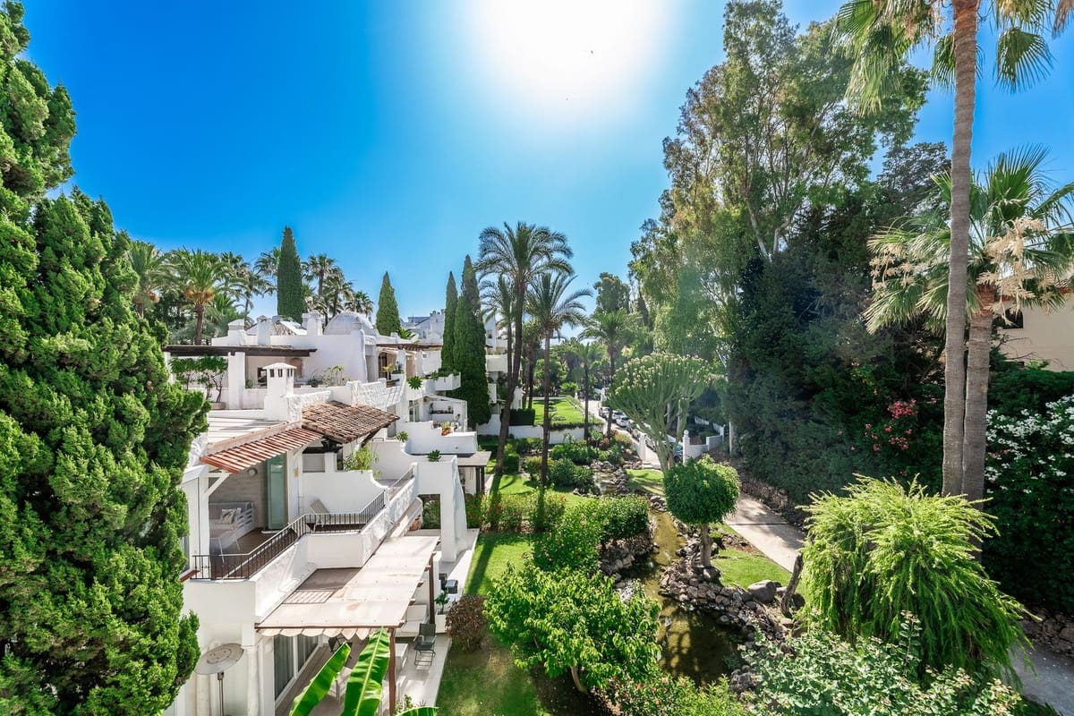 4 sovrum Studio till salu i Puerto Banus med pool - 3 200 000 € (Ref: 9285483)