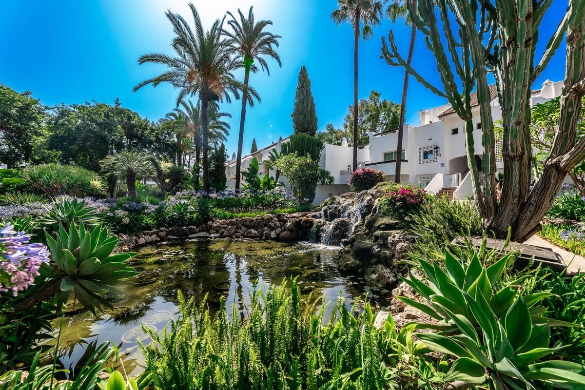 4 sovrum Studio till salu i Puerto Banus med pool - 3 200 000 € (Ref: 9285483)