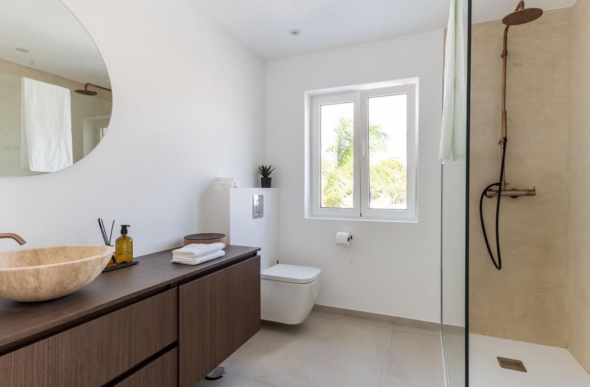 3 bedroom Villa for sale in Manilva - € 1,850,000 (Ref: 9287577)