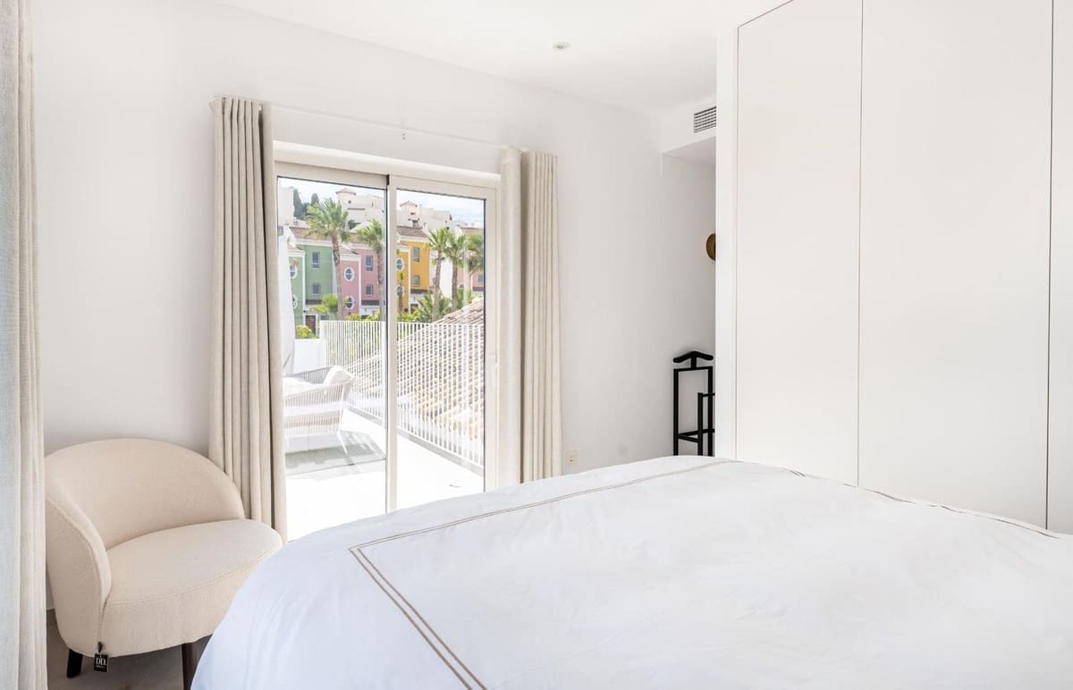 3 bedroom Villa for sale in Manilva - € 1,850,000 (Ref: 9287577)