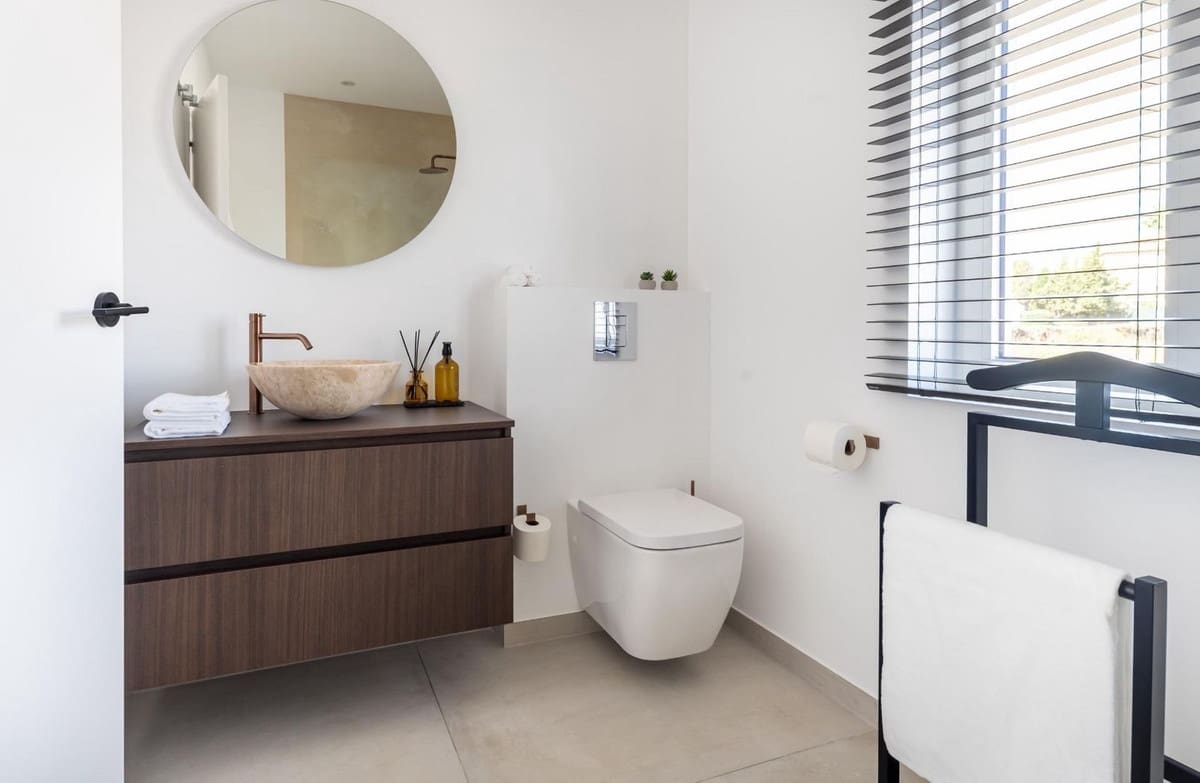 3 bedroom Villa for sale in Manilva - € 1,850,000 (Ref: 9287577)