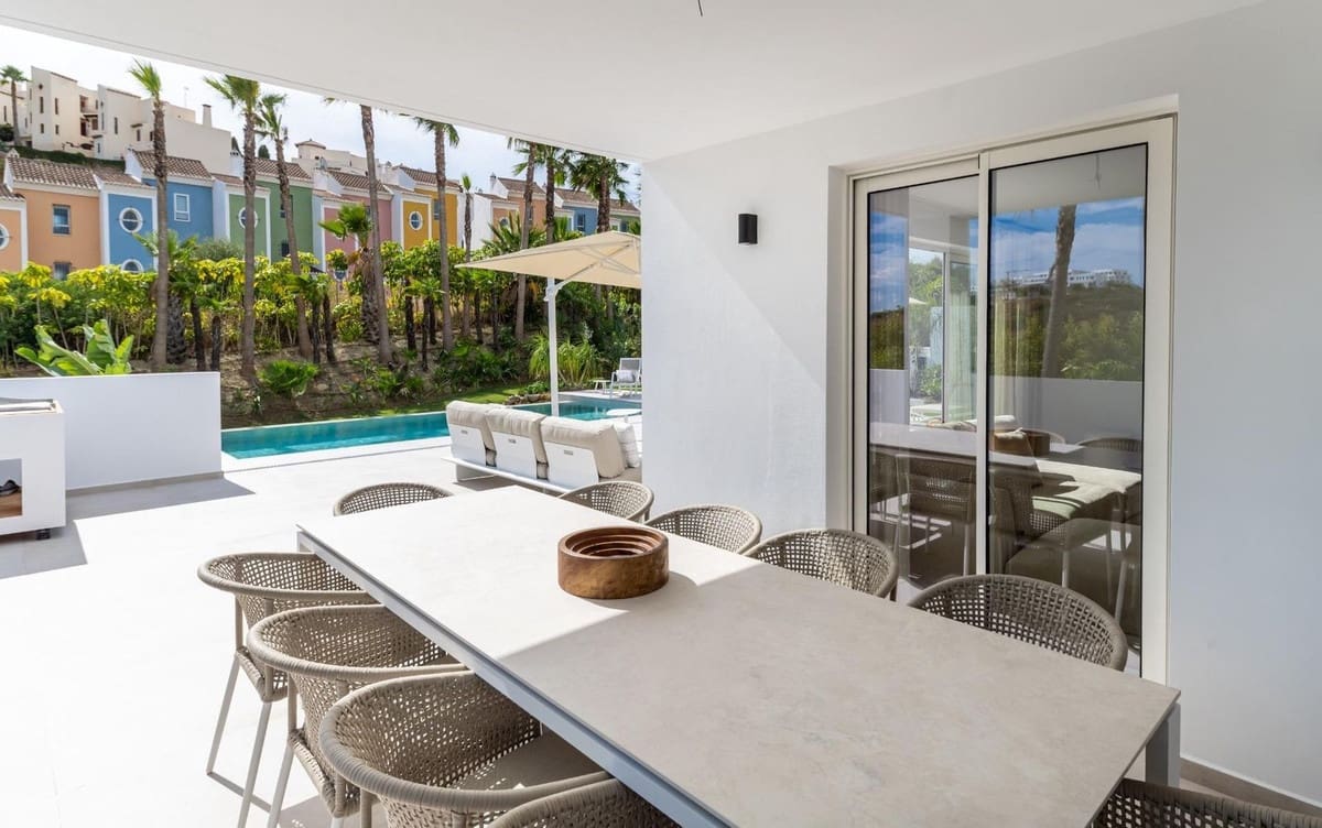 3 bedroom Villa for sale in Manilva - € 1,850,000 (Ref: 9287577)