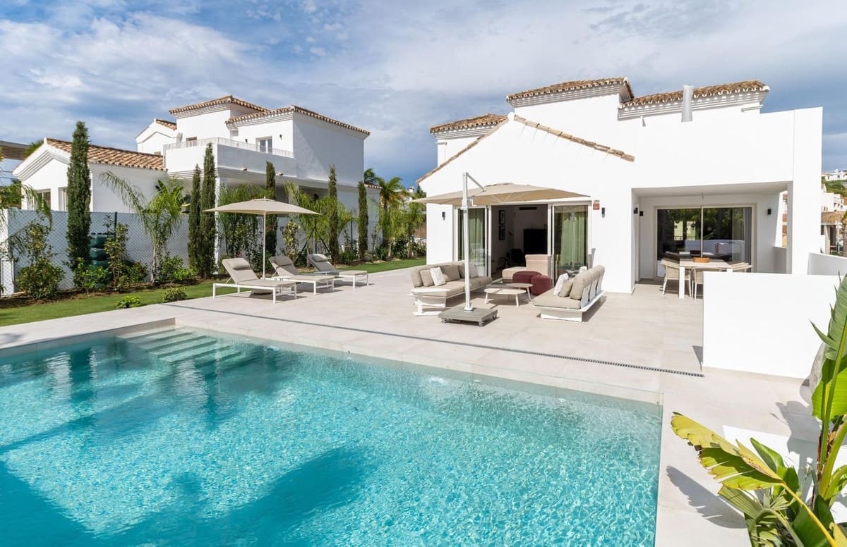 3 bedroom Villa for sale in Manilva - € 1,850,000 (Ref: 9287577)