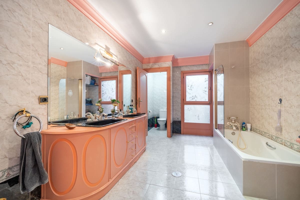 9 soveværelse Villa til salg i Estepona med swimmingpool - € 15.000.000 (Ref: 9287599)