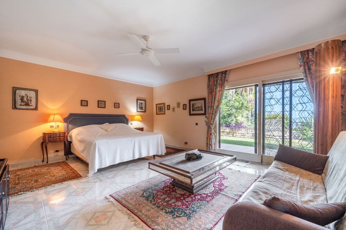 9 soveværelse Villa til salg i Estepona med swimmingpool - € 15.000.000 (Ref: 9287599)