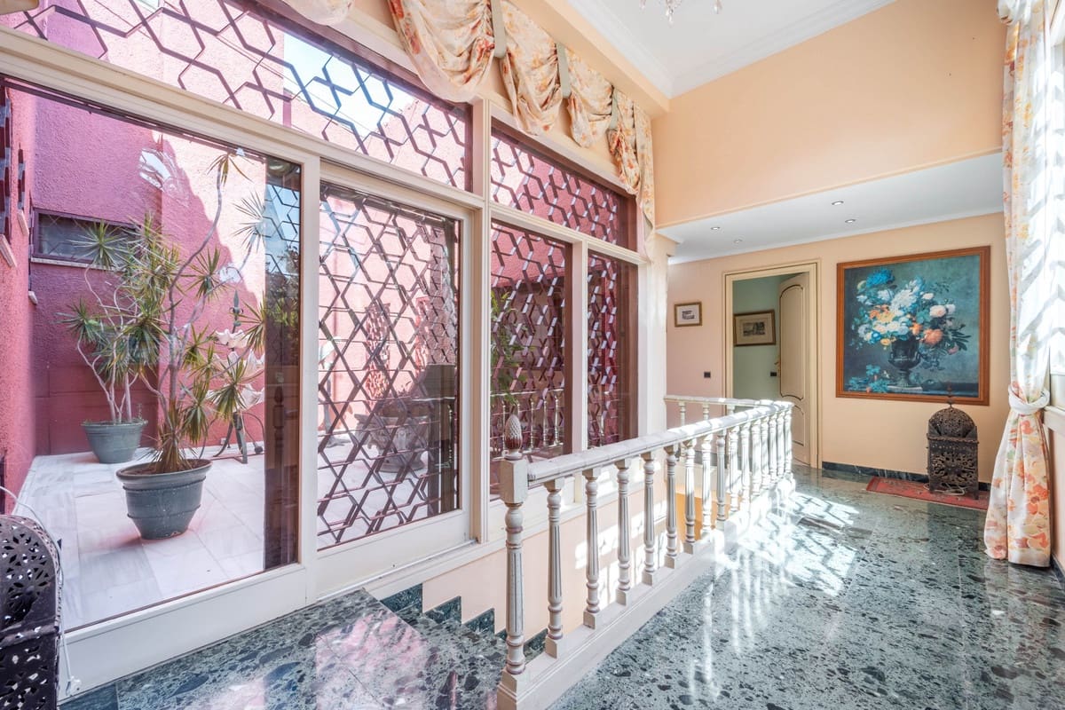 9 soveværelse Villa til salg i Estepona med swimmingpool - € 15.000.000 (Ref: 9287599)