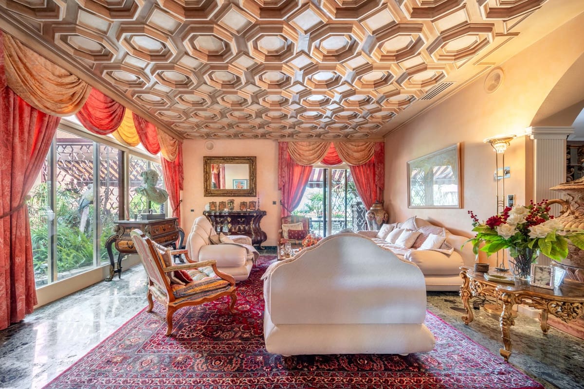 9 soveværelse Villa til salg i Estepona med swimmingpool - € 15.000.000 (Ref: 9287599)