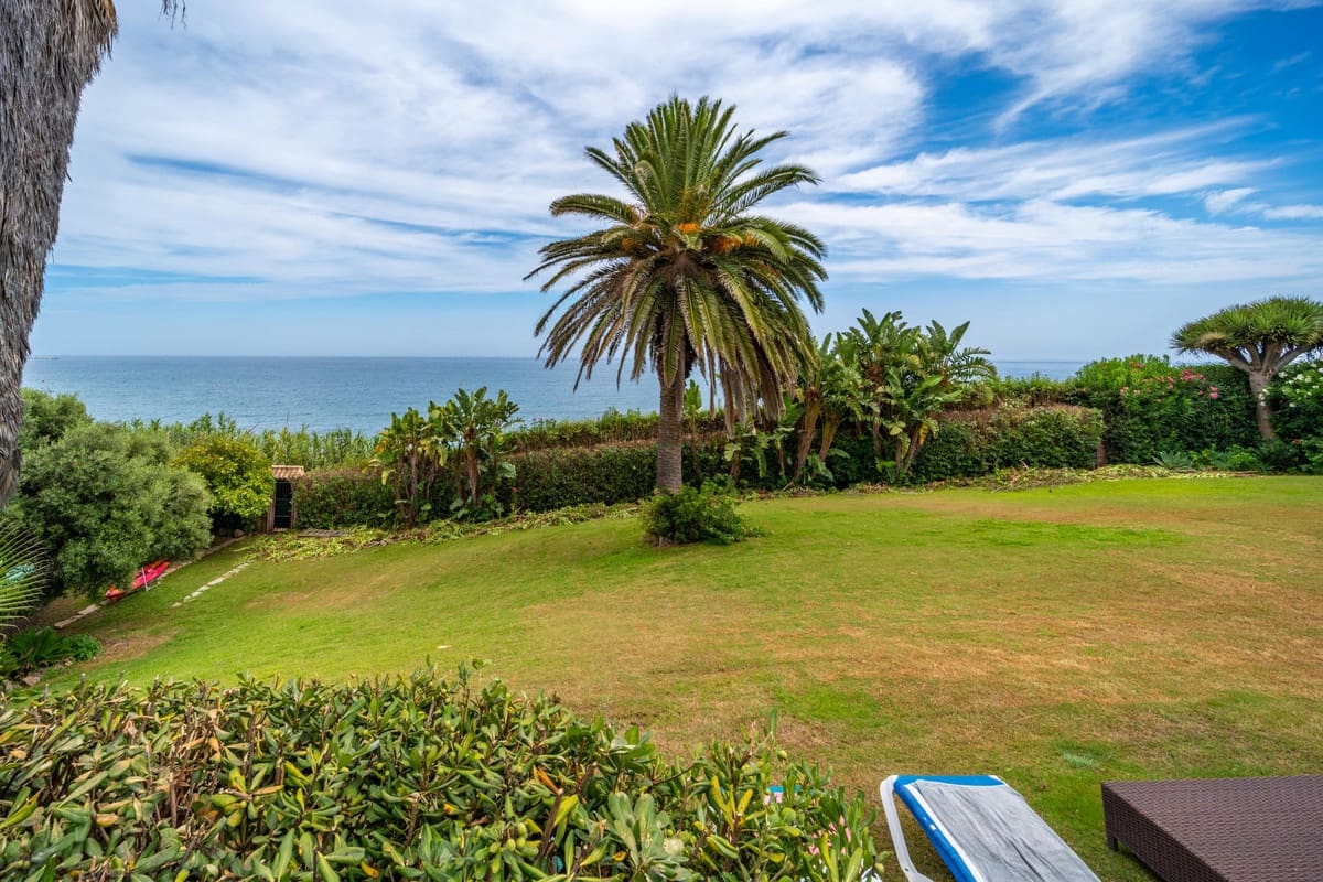 9 soveværelse Villa til salg i Estepona med swimmingpool - € 15.000.000 (Ref: 9287599)