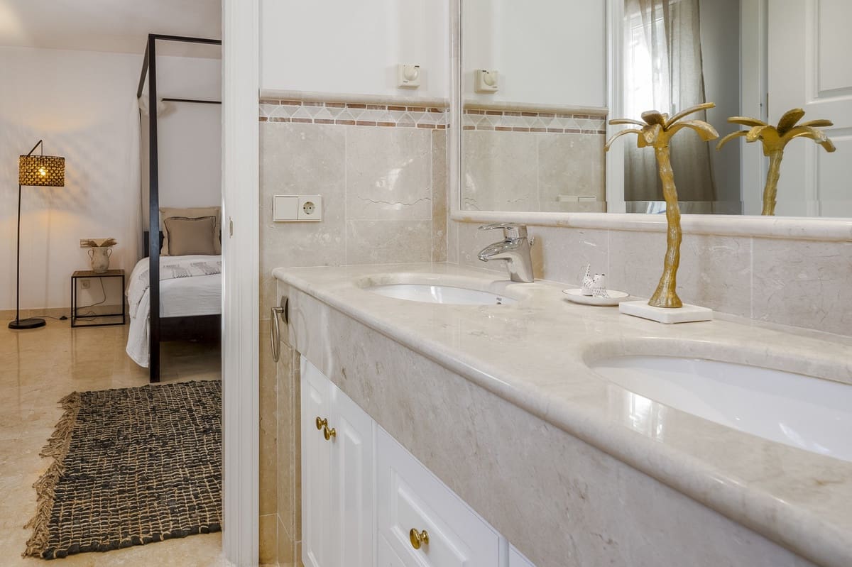 6 bedroom Villa for sale in Los Monteros with pool - € 4,000,000 (Ref: 9287605)