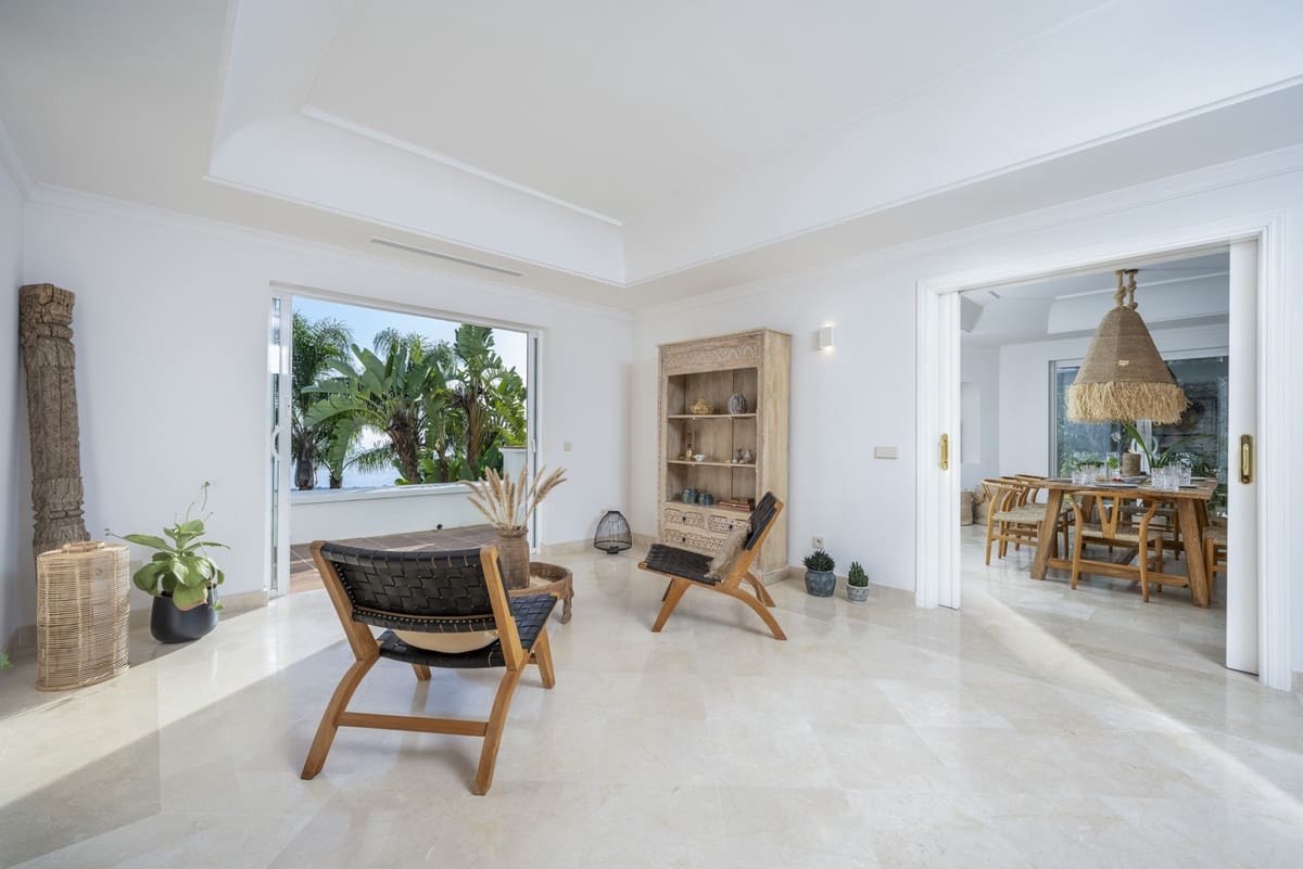 6 bedroom Villa for sale in Los Monteros with pool - € 4,000,000 (Ref: 9287605)