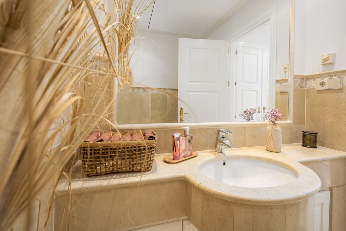 6 bedroom Villa for sale in Los Monteros with pool - € 4,000,000 (Ref: 9287605)