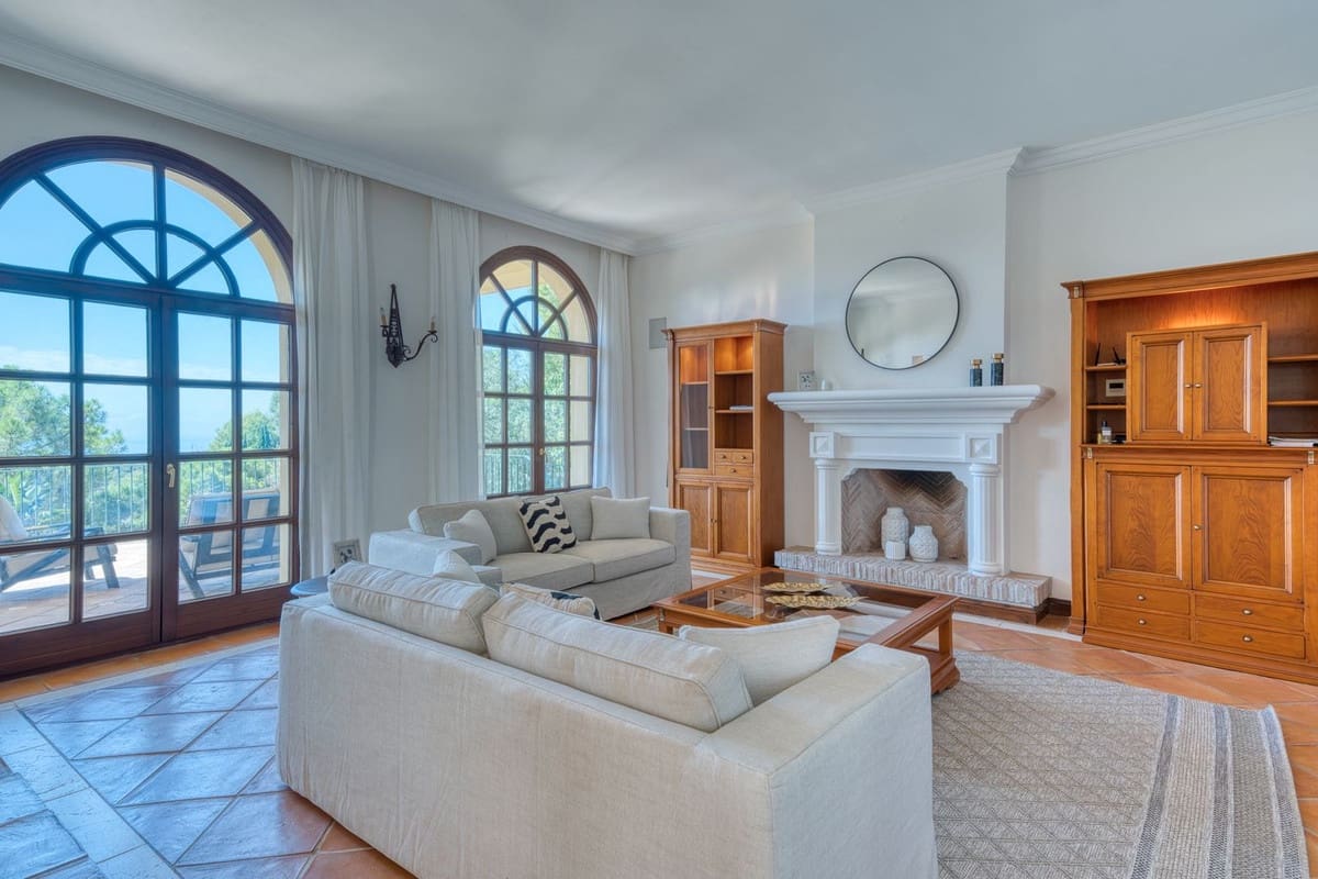 6 bedroom Villa for sale in La Zagaleta with pool - € 7,200,000 (Ref: 9287609)