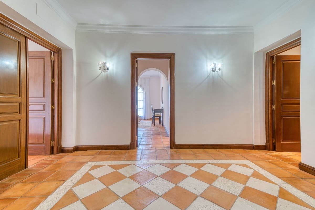 6 bedroom Villa for sale in La Zagaleta with pool - € 7,200,000 (Ref: 9287609)