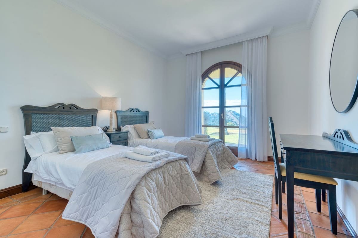 6 bedroom Villa for sale in La Zagaleta with pool - € 7,200,000 (Ref: 9287609)