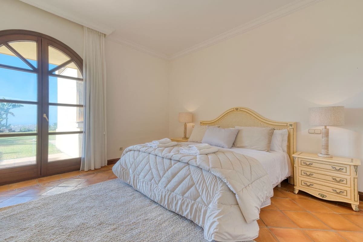 6 bedroom Villa for sale in La Zagaleta with pool - € 7,200,000 (Ref: 9287609)